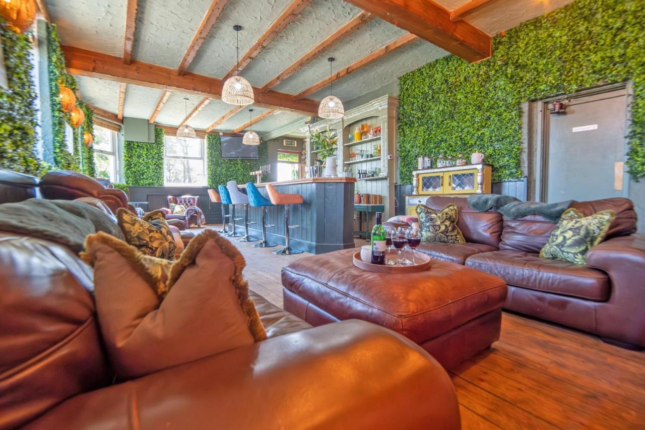 Entire Venue With Accommodation Sleeps Up To 19 - Waterfall Country Escape Wales Coelbren Esterno foto