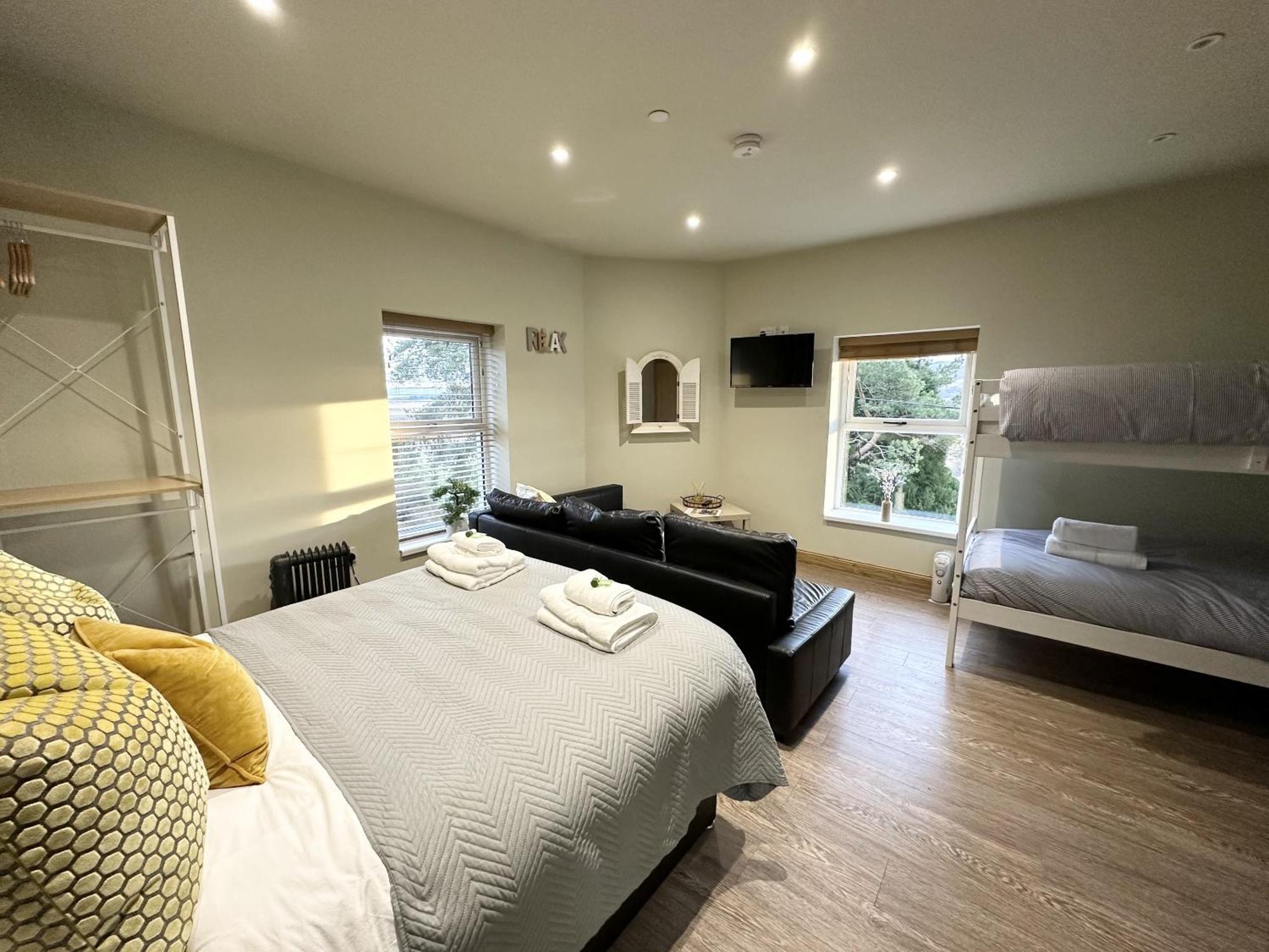 Entire Venue With Accommodation Sleeps Up To 19 - Waterfall Country Escape Wales Coelbren Esterno foto
