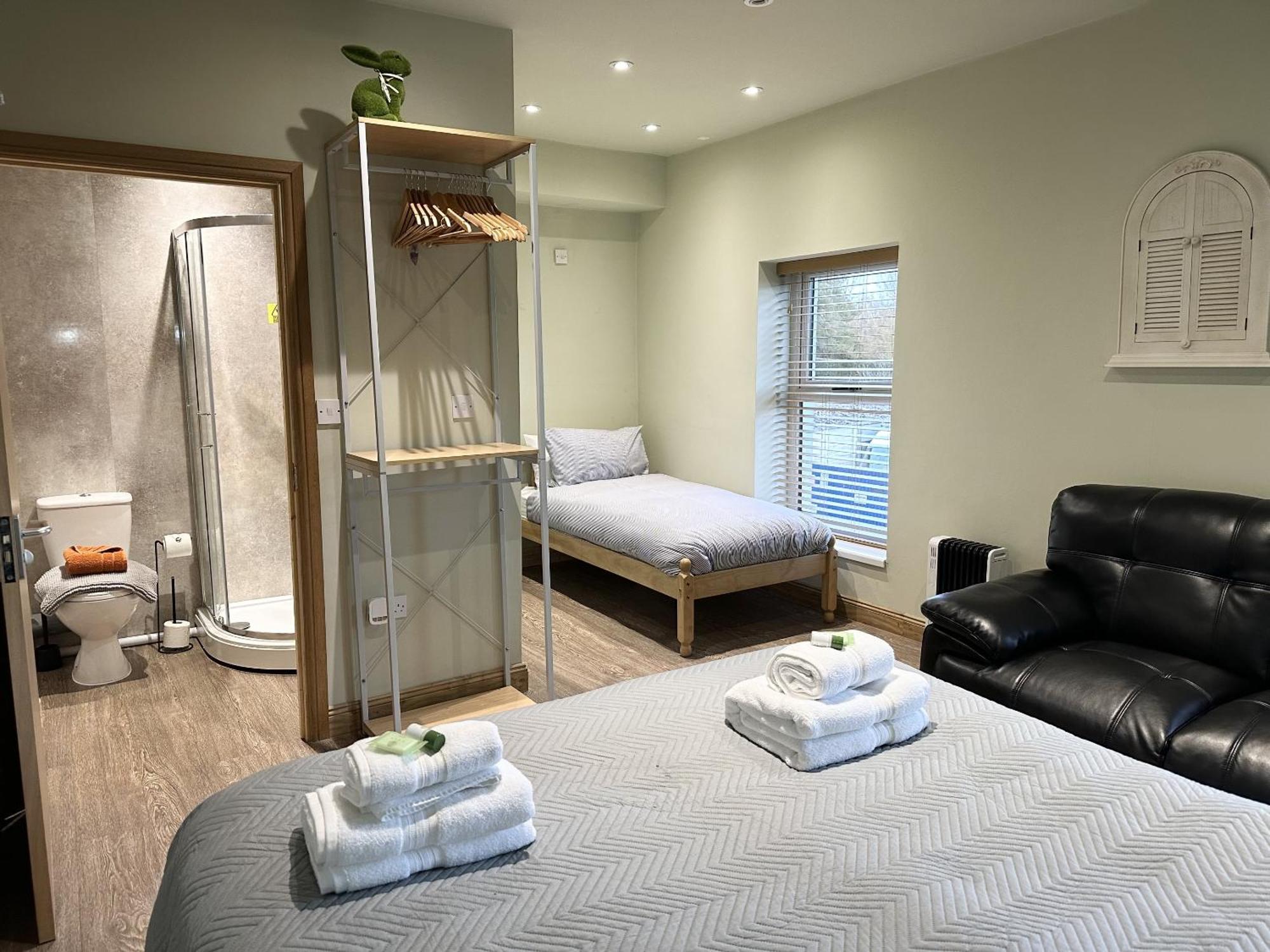 Entire Venue With Accommodation Sleeps Up To 19 - Waterfall Country Escape Wales Coelbren Esterno foto